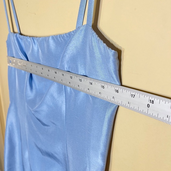 Elegant Blue Satin Dress - Picture 6 of 12